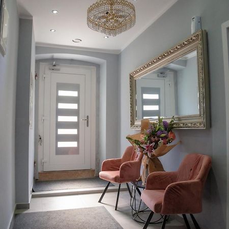 Captain Emo City Apartments Пула Екстериор снимка