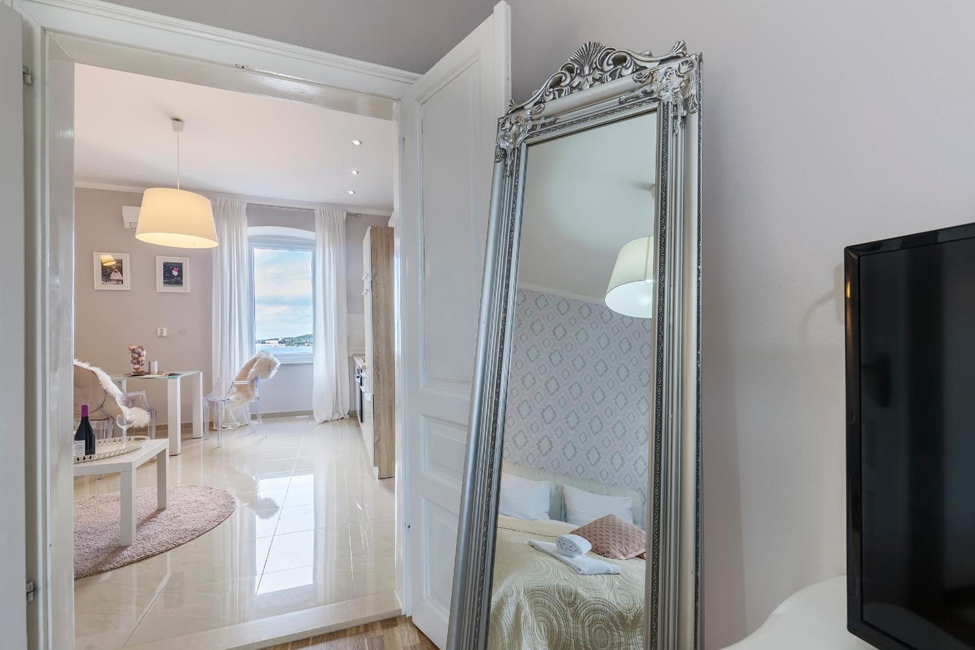Captain Emo City Apartments Пула Екстериор снимка