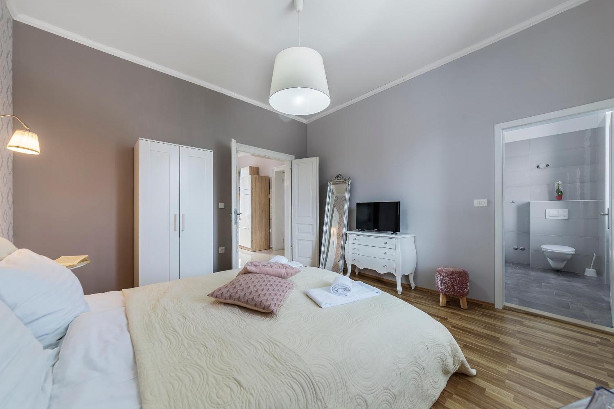Captain Emo City Apartments Пула Екстериор снимка