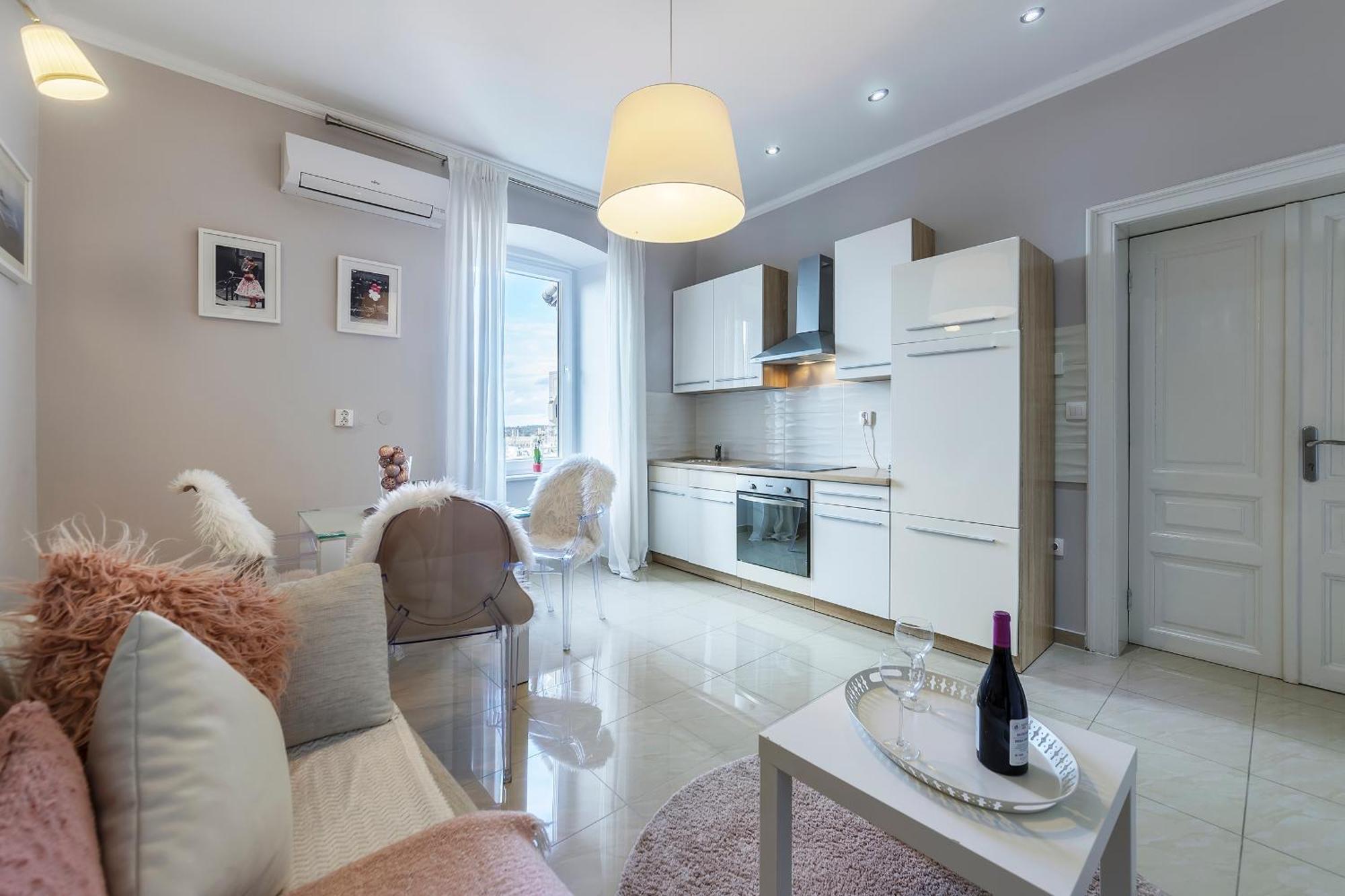 Captain Emo City Apartments Пула Екстериор снимка