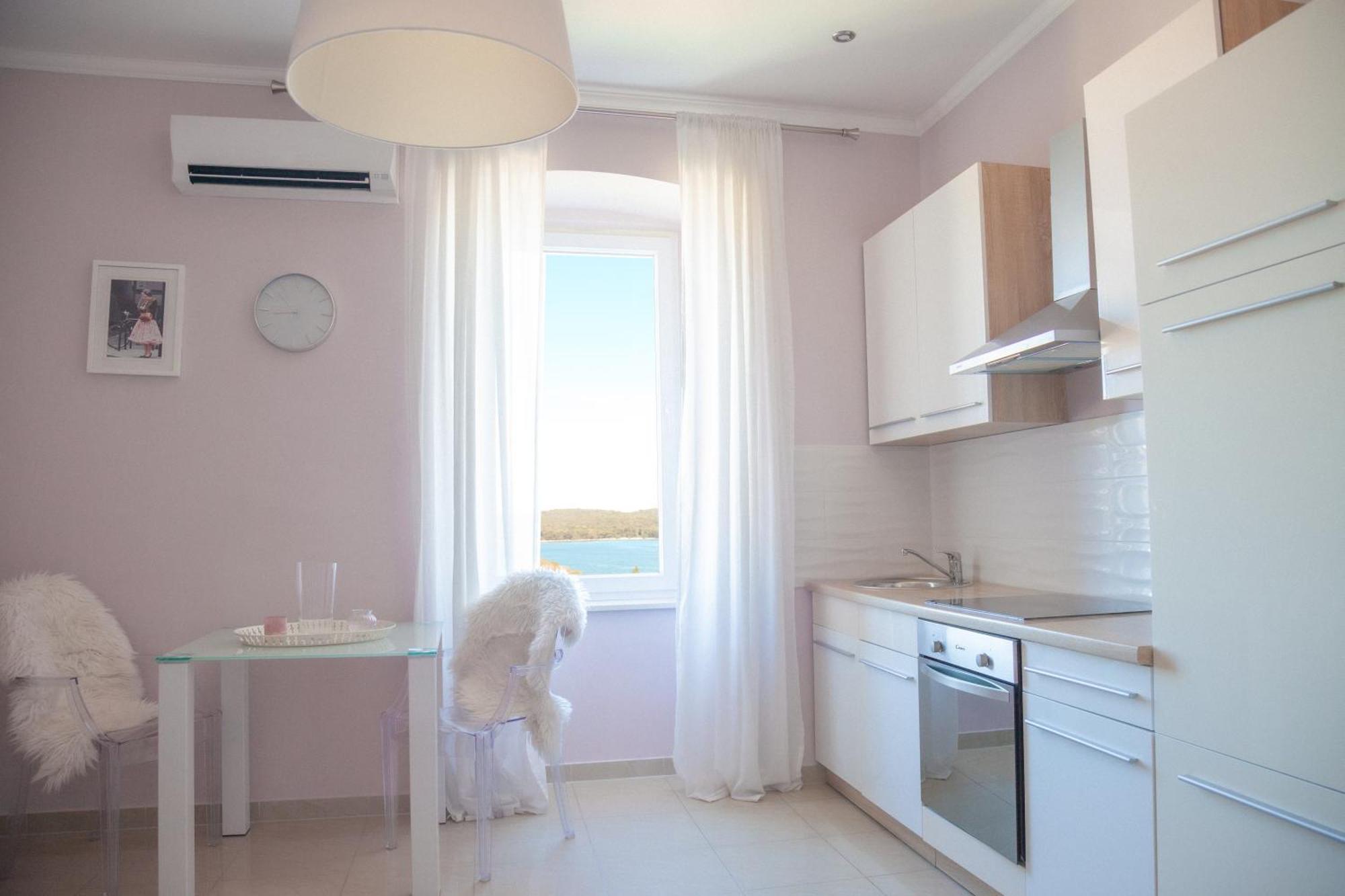 Captain Emo City Apartments Пула Екстериор снимка